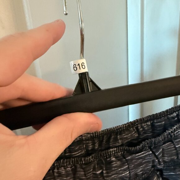 Lululemon Heathered Black Surge Shorts – Size Large - Picture 4 of 6